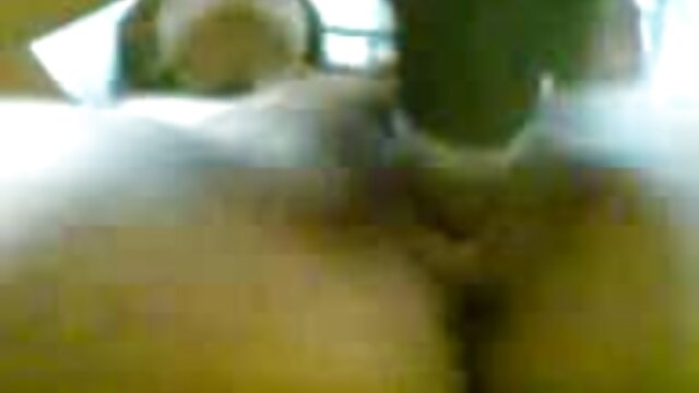 Una donna nera esperta film porno gay amatoriale con labbra incredibili mangia bianco fino a diventare blu