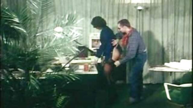 Una donna impegnata la film porno etero gratis vizia con un vibratore