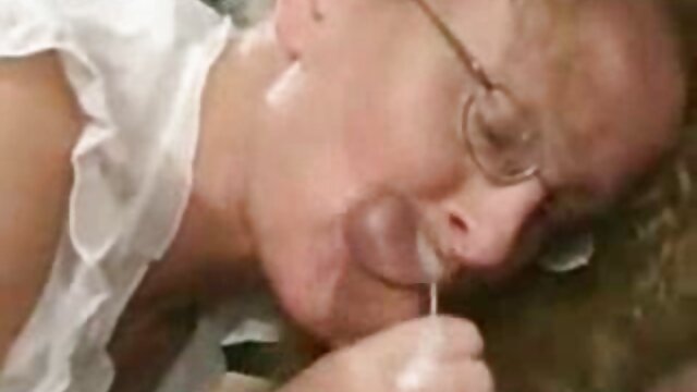 Gli studenti camminano intorno alla moglie, video porno di gay gratis la gioia del loro amore